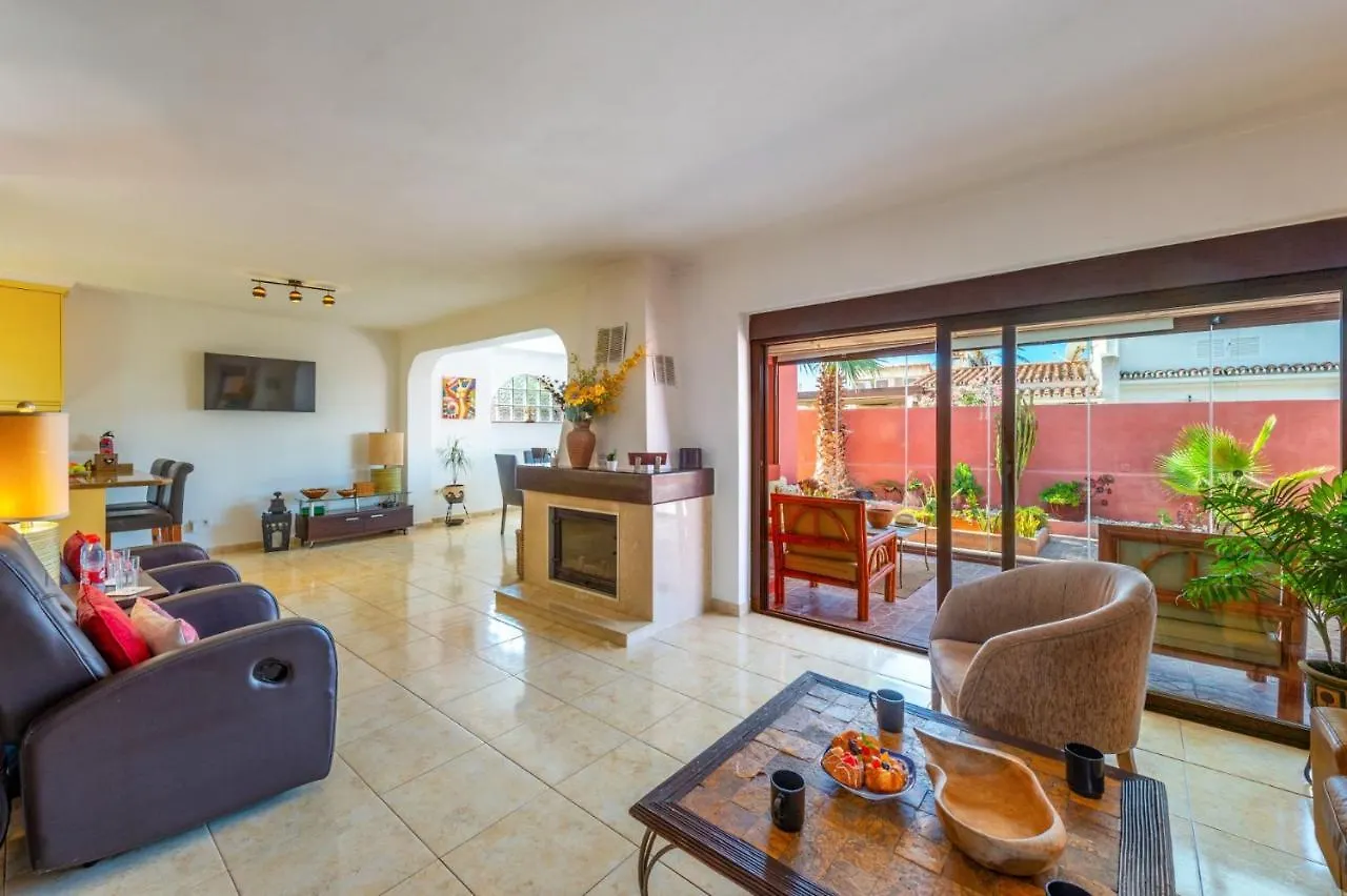 Villa Golden Beach By Villa Plus Marbella 0*,